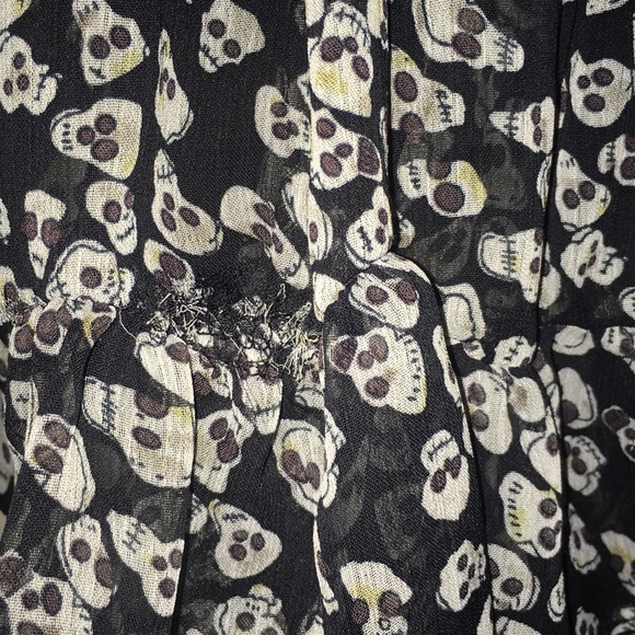 Mini Skull skirt 💀 - Picture 3 of 3